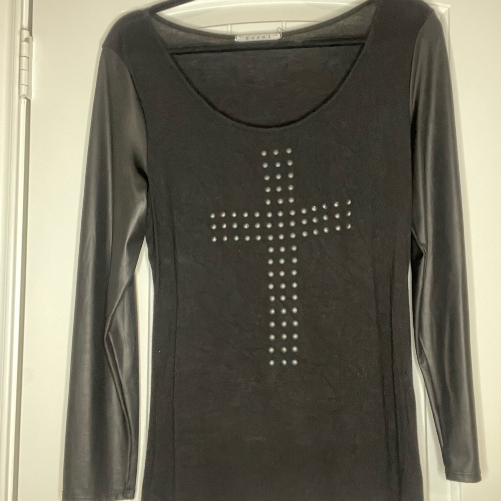 Hot topic, black mid sleeve shirt